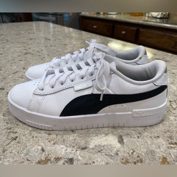 Puma Shoes - Puma Jada Renew Sneakers Size 8 EUC
